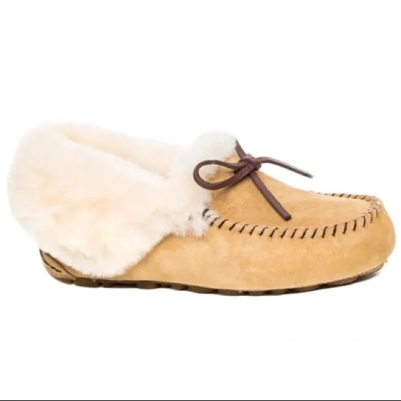 Women’s UGG Collar Moccasin - Picture 6 of 6